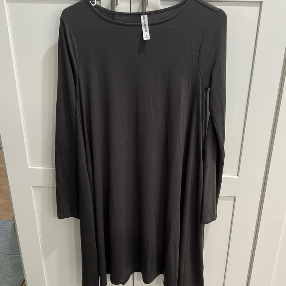 Jersey knit dress with pockets! So comfortable with lots of stretch. Brand new!